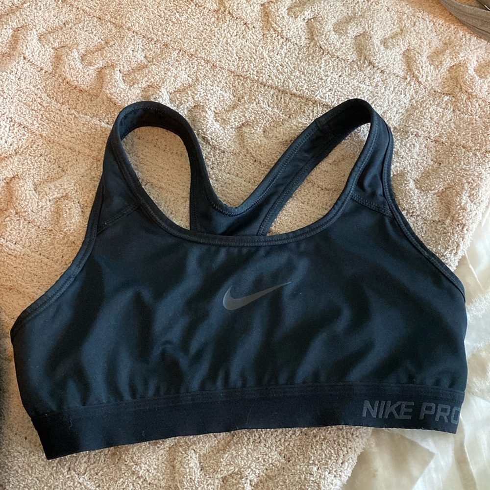 Black Nike pro sports bra